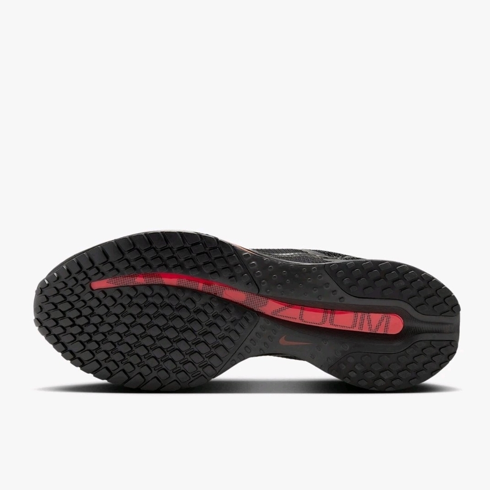 Nike Zoom Air Black and Red Sneakers - Picture 6 of 9